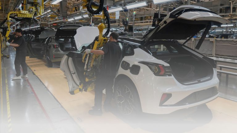 Trump Signs Executive Order Easing Tariffs on US Automakers