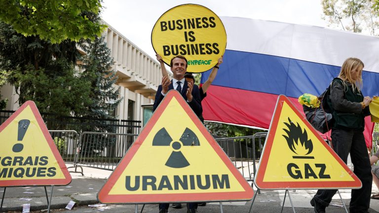 From Museum to Embassy: Macron’s Wax Figure Makes a Political Move