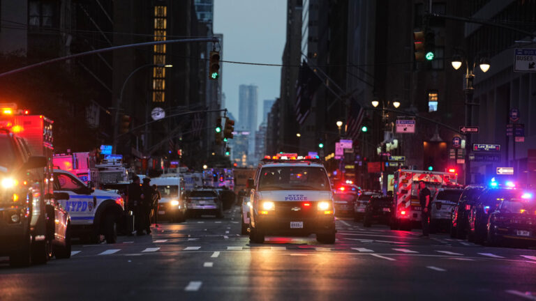 Gunman Kills 4 Inside Manhattan Skyscraper Before Taking Own Life