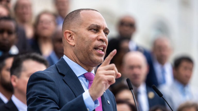 Hakeem Jeffries Breaks House Record with 8.5-Hour Speech to Block Trump’s $4.5T Bill