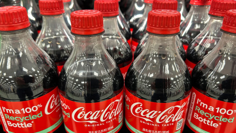 Trump Says Coca-Cola to Ditch Corn Syrup for Cane Sugar in US Production