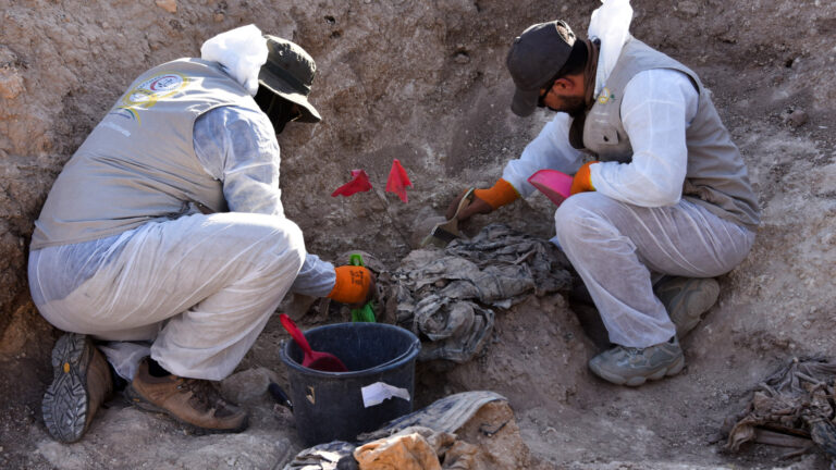 Iraq Unearths Mass Grave of IS Victims Near Mosul