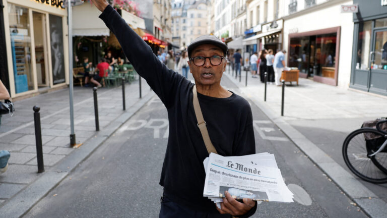 Paris to Honor Its Last Roaming Newsman