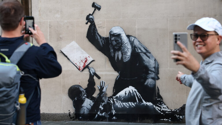 Banksy Mural Removed from London’s Royal Courts of Justice