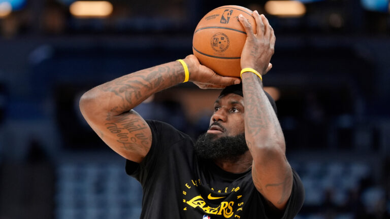 LeBron James Writes for China’s State Newspaper After NBA Fallout