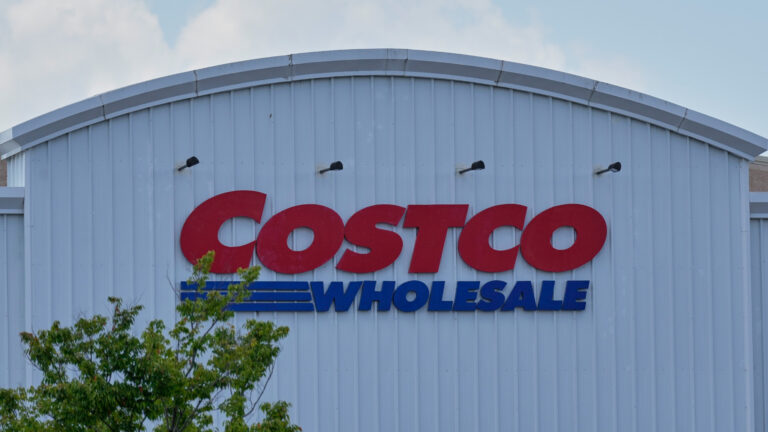 U.S. Considers Barring Iranian Diplomats from NYC Wholesale Stores