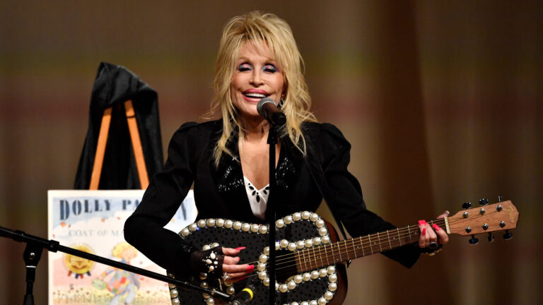 Dolly Parton’s Sister Eases Fans’ Fears Over Health