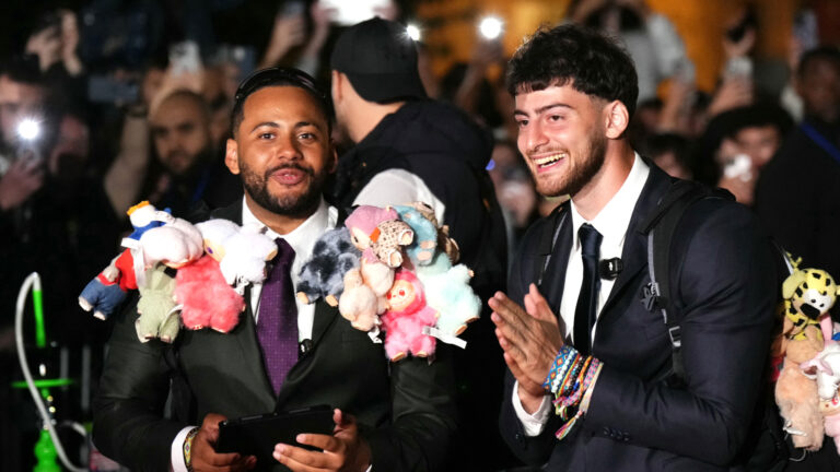 French Streamers Complete 800km Journey Across France on Foot