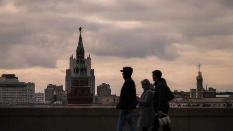 Russians Trade Coffee for Tea as Tensions with the West Deepen