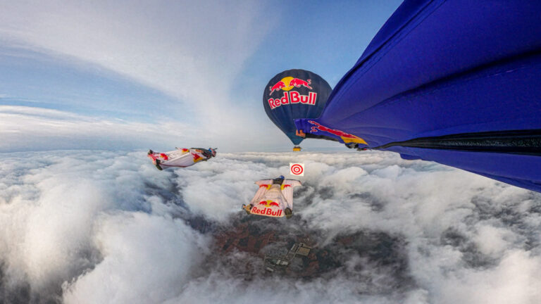 Elite Aerial Athletes Conquer Sky in Ultimate Obstacle Challenge