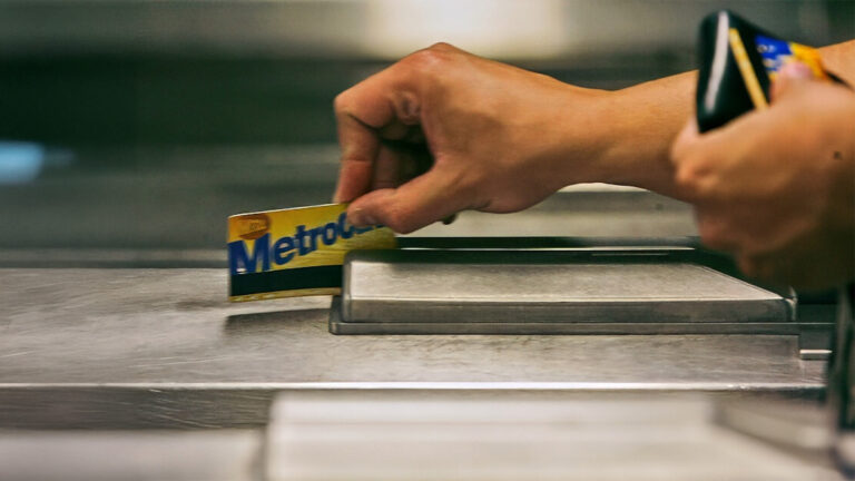 New York Says Goodbye to the MetroCard After Three DecadesM