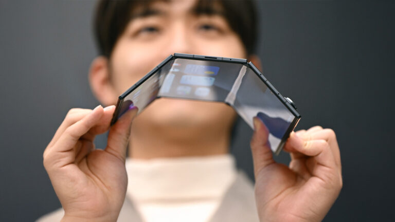 Samsung Reveals New High-End Triple-Fold Device