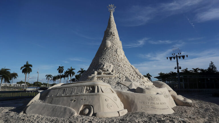 Sandi Tree: The World’s Only 35-Foot Sand Christmas Tree