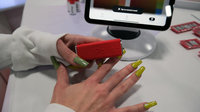 Smart Press-On Nails Change Color in Seconds