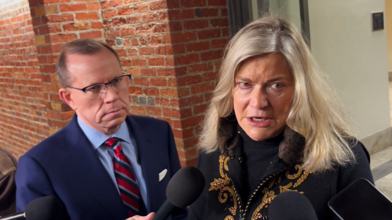 Sen. Lummis: Americans Back Iranian Citizens, Oppose U.S. Ground Troops