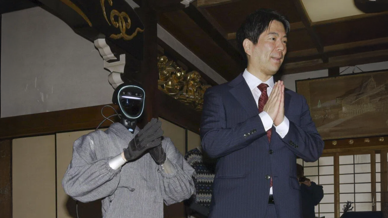 AI Monk Dispenses Spiritual Advice at Japanese Temple
