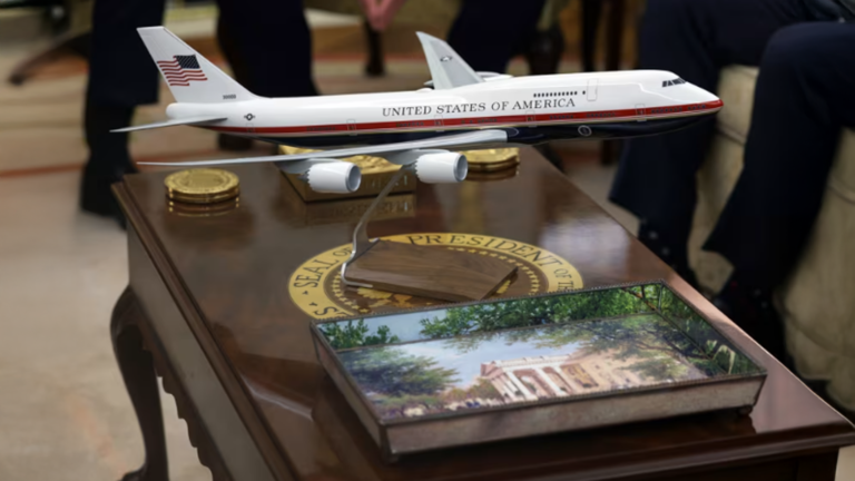 Air Force One Scraps Iconic Kennedy-era Paint Scheme