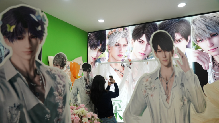 Why Millions Are Dating Inside Mobile Games