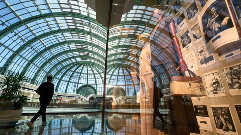 Can Dubai’s Luxury Boom Withstand a Wartime Shock?