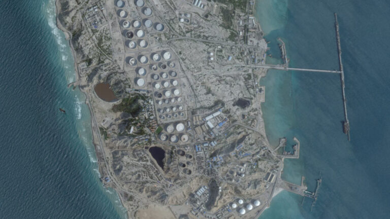 U.S. Marines Weigh Seizing Islands in Strait of Hormuz