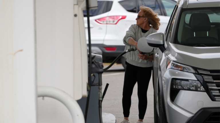 US Gas Prices Rise Above $4 for the First Time Since 2022