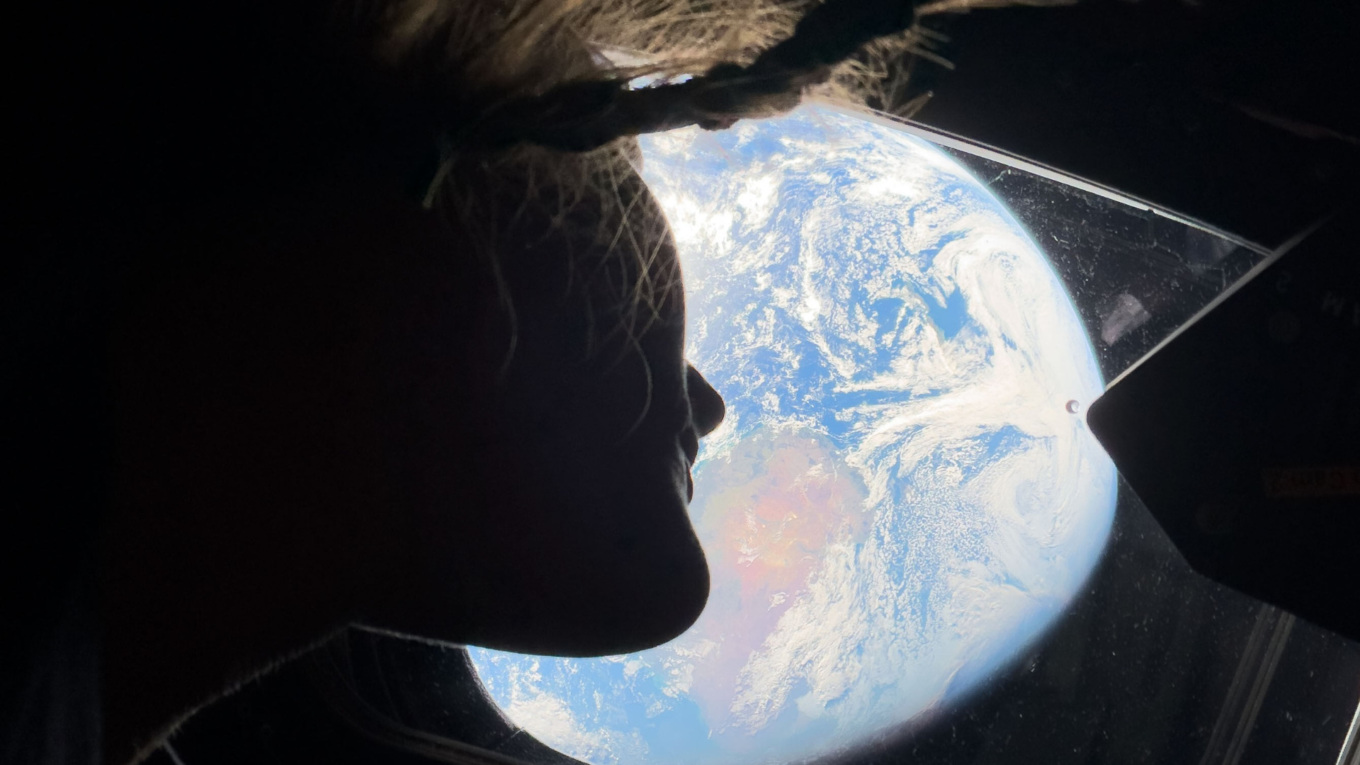 Artemis II Captures Eclipse From Lunar Orbit