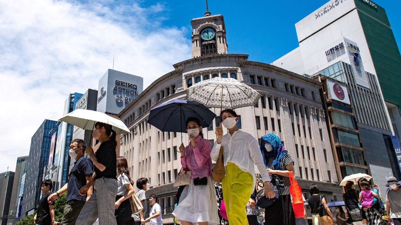 Tokyo Urges Workers to Wear Shorts Amid Energy Crunch