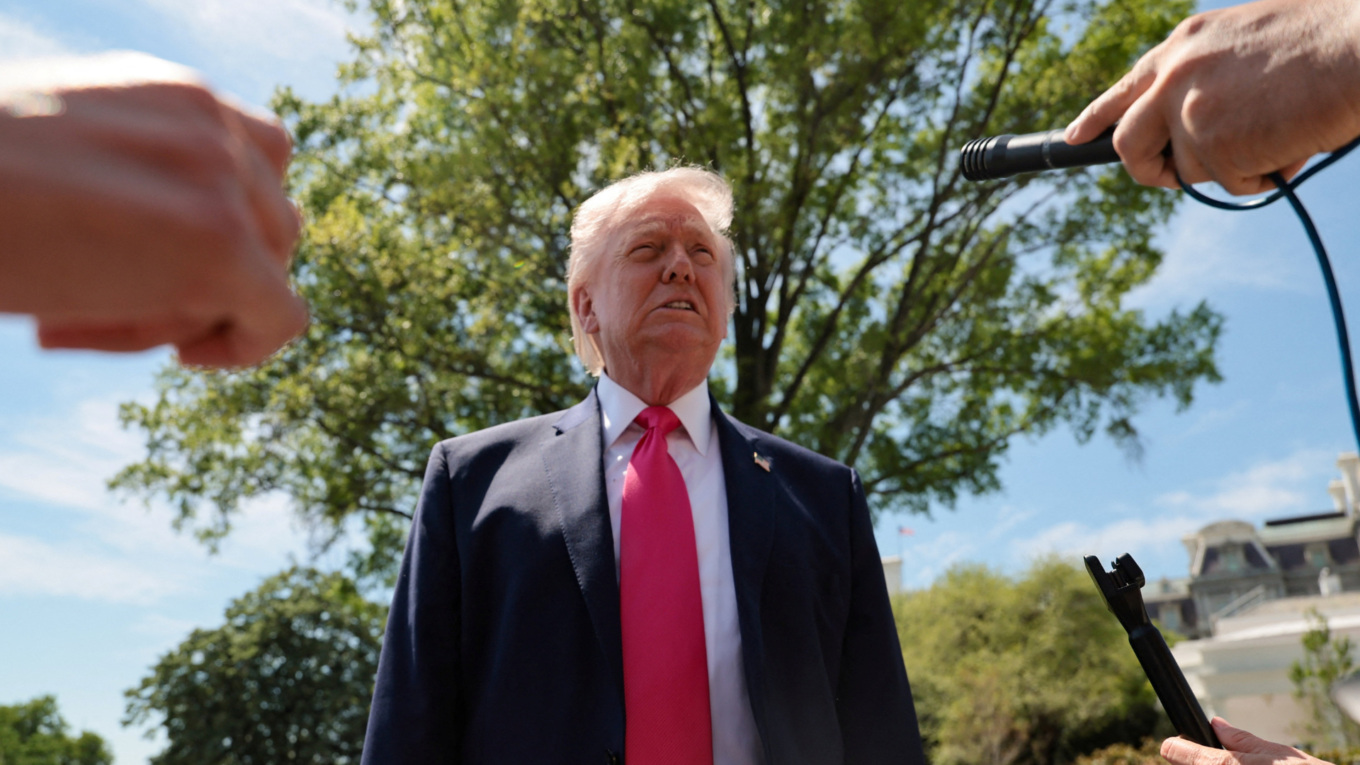 Trump Pushes Back on Pope, Signals Lebanon-Israel Deal