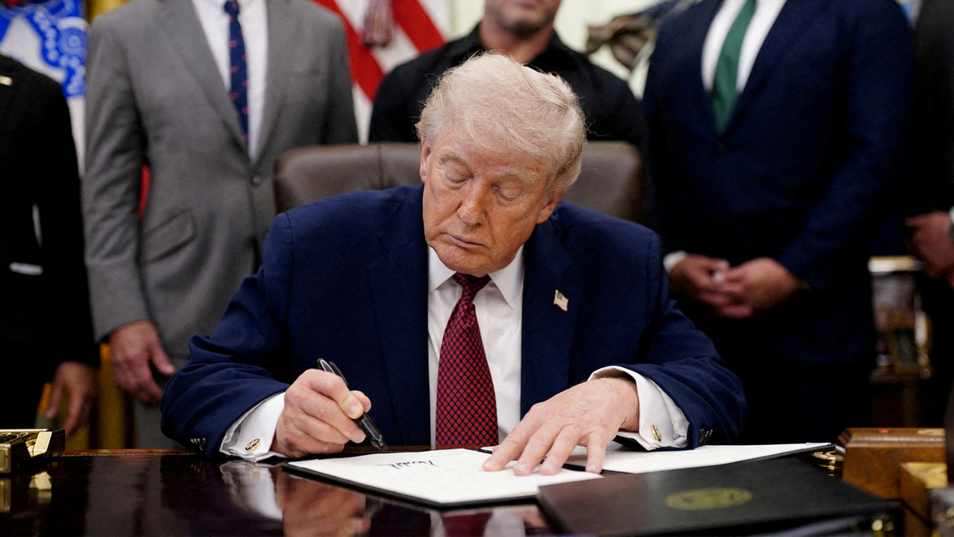 Trump Extends Iran Ceasefire Pending Unified Proposal